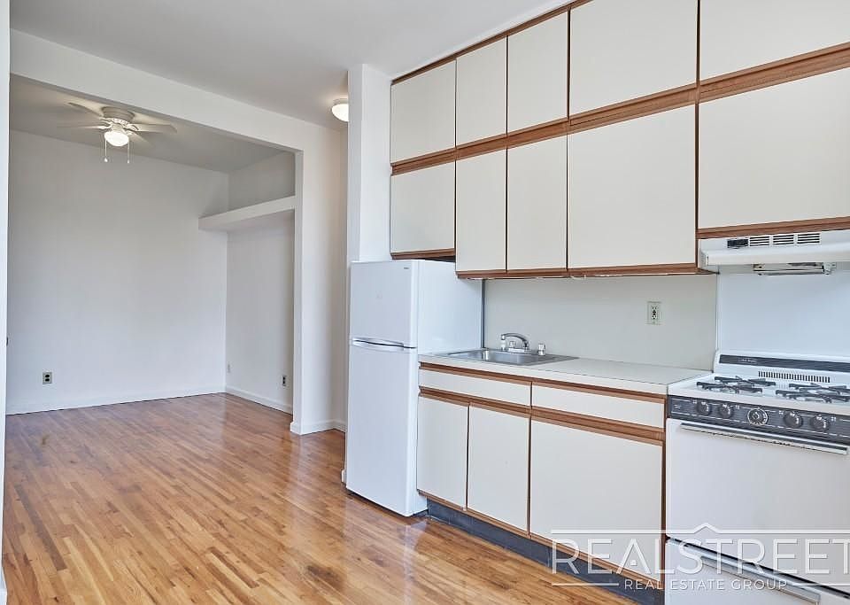 2nd image of 78 Congress St APT 5