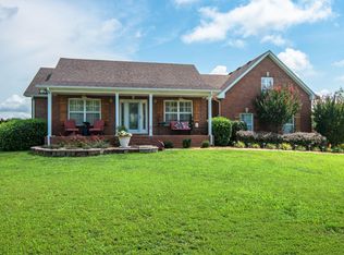 1069 Falcon Dr, Ashland City, TN 37015