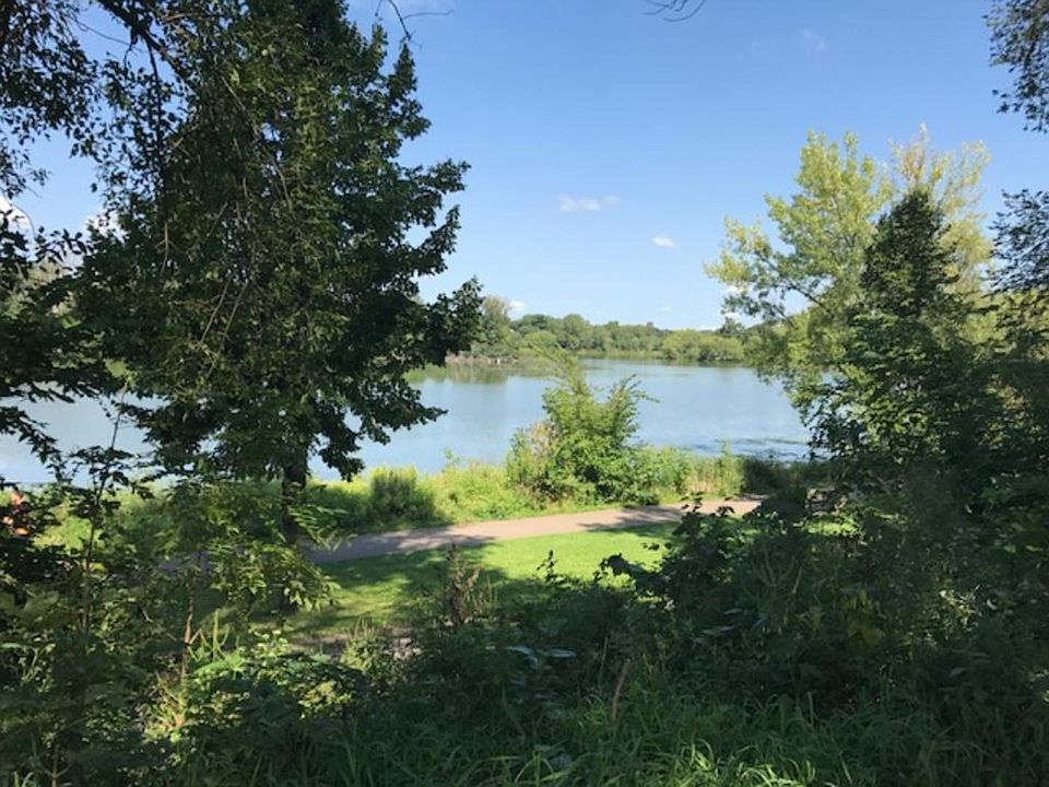 2nd image of 2815 E Lake Of The Isles Pkwy