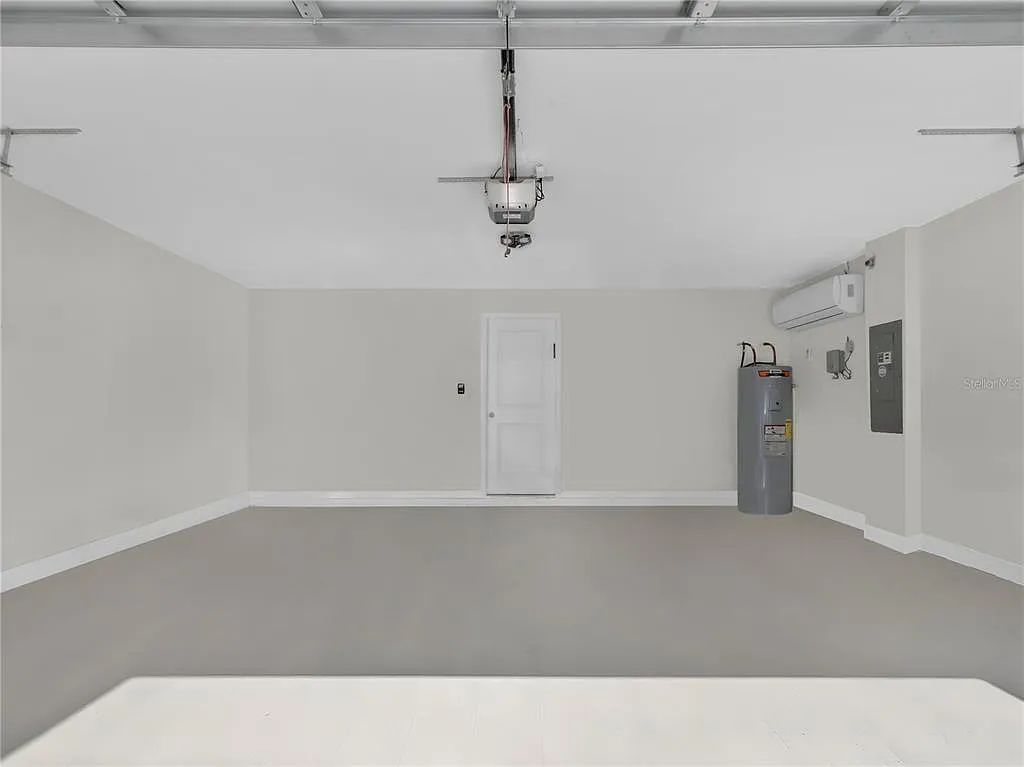 5 bed, 3.0 bath, 2674 sqft, $2,650 — Photo 2