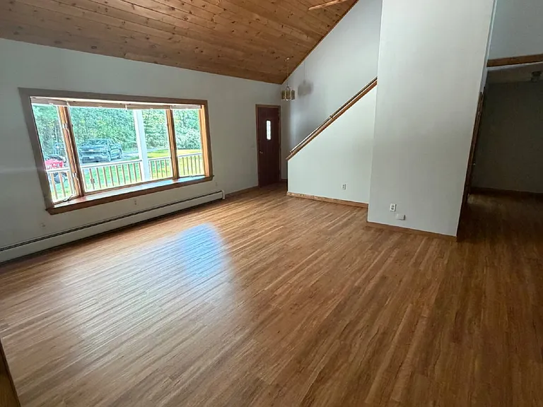 120 Dracut Rd — Photo 2