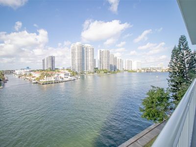 301 174th St APT 503, Sunny Isles Beach, FL, 33160
