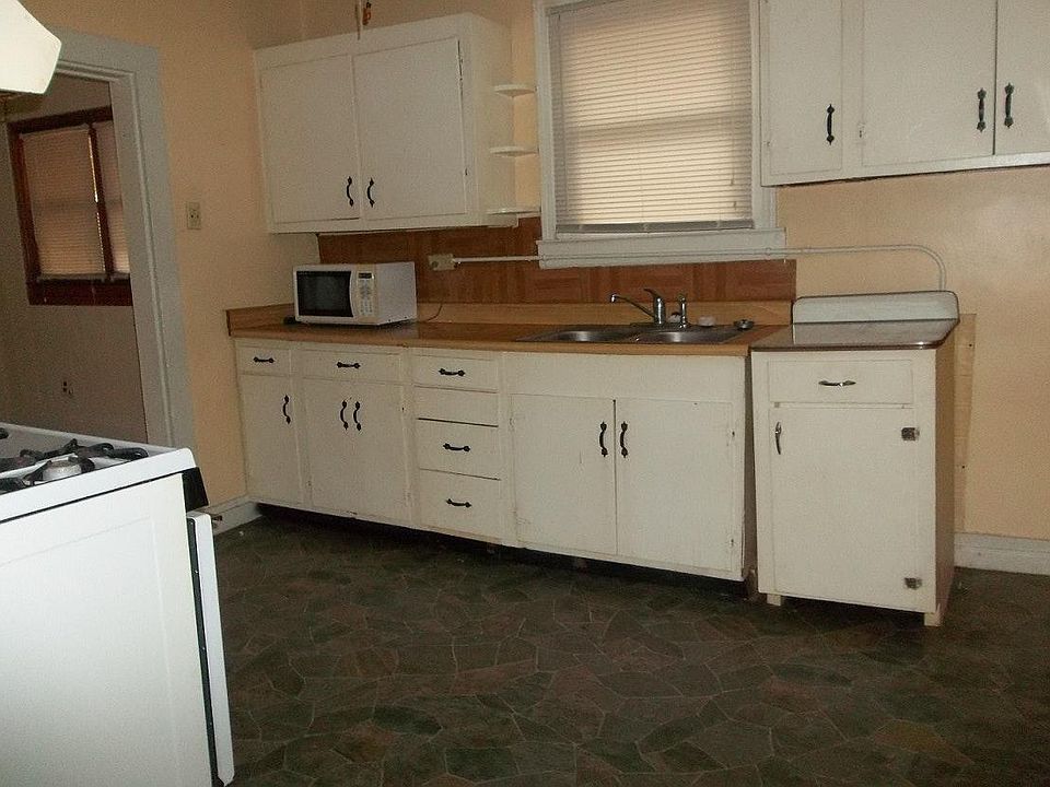 2nd image of 4218 Warren St