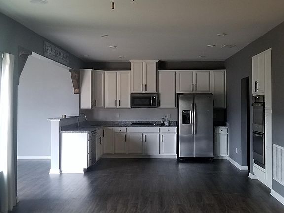 5th image of 163 Coatbridge Dr
