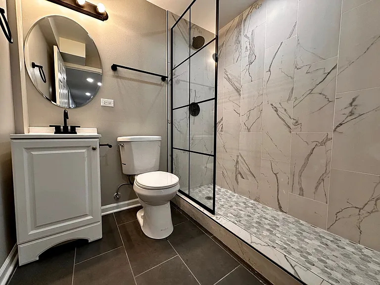 Amazing 4-bed Duplex by UIC — Photo 38