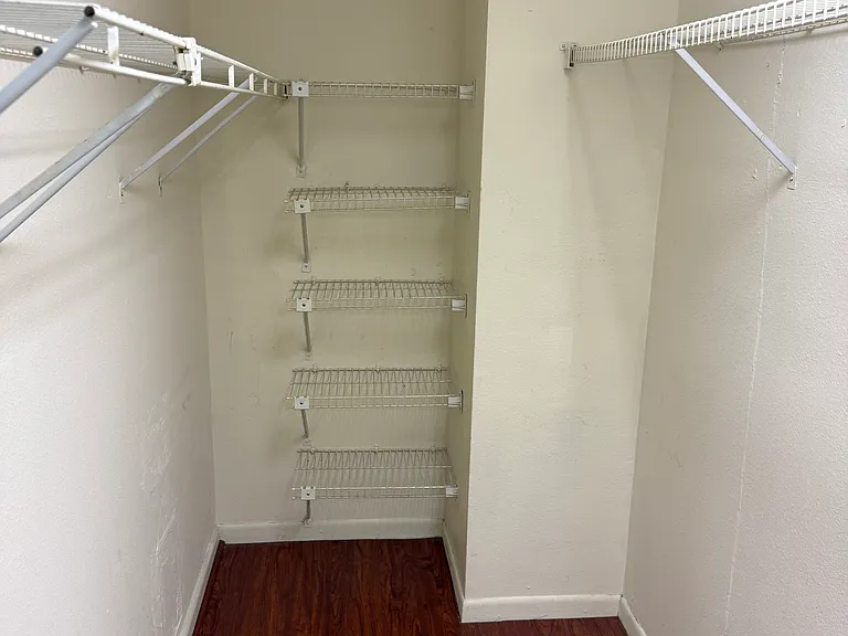 1910 W Sligh Ave #E106 — Photo 9