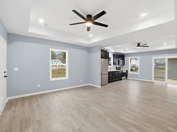104 Fairground Dr, Waverly, TN 37185