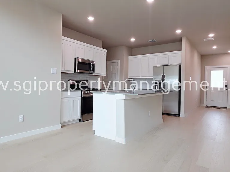 913 London Town Ln — Photo 13