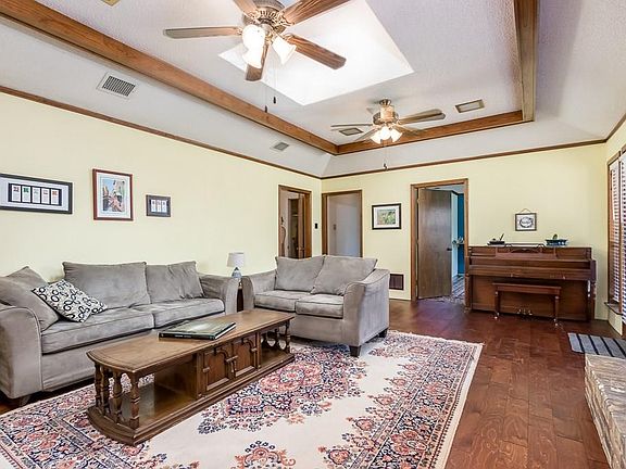 3rd image of 3804 Merriman Dr