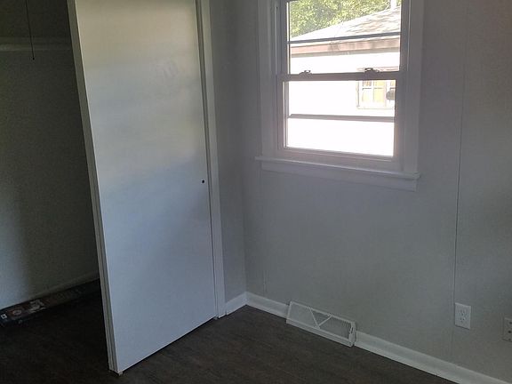 2nd image of 2873 Hancock St