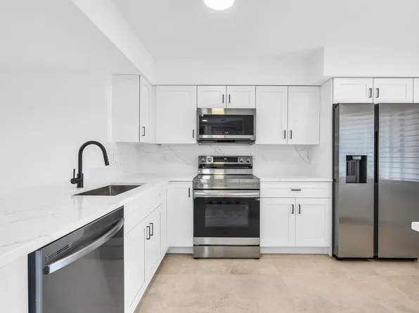 7290 Kinhghurst Drive #701, Delray Beach, FL 33446