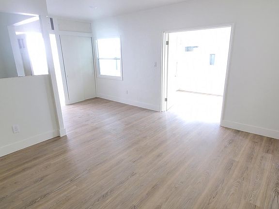 4th image of 2206 Loma Dr