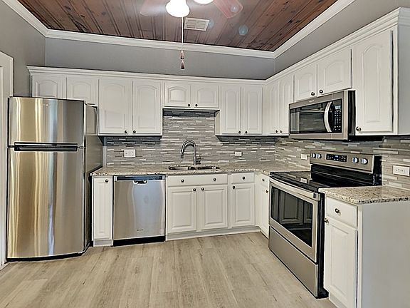 5th image of 645 Woodward St