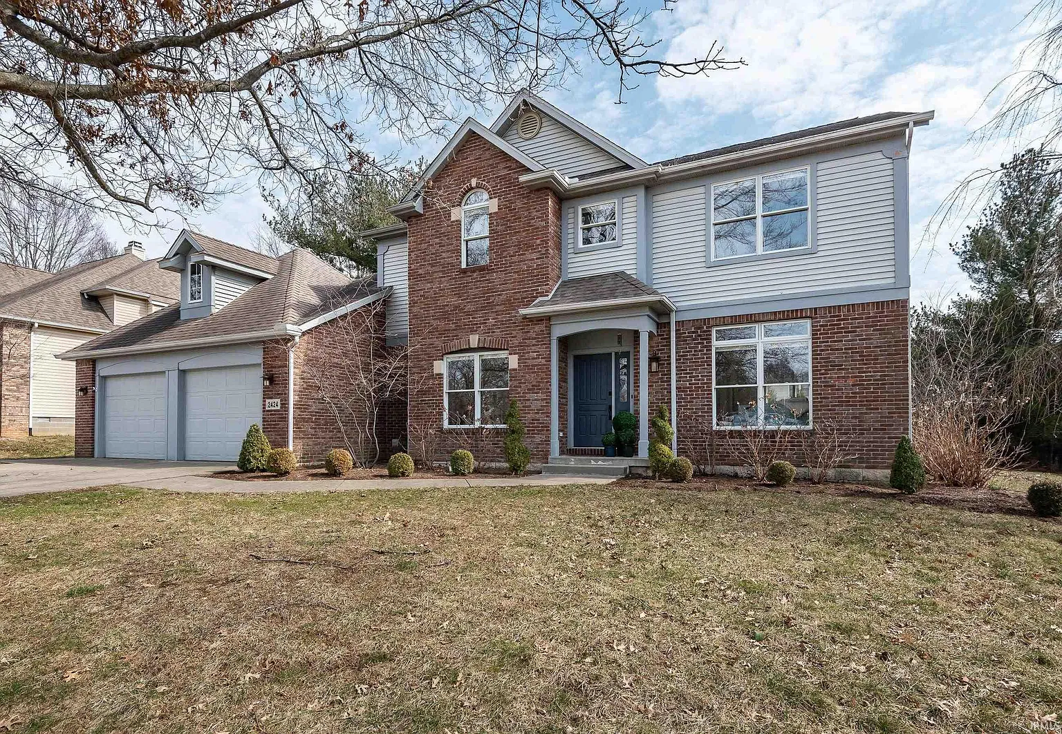 2424 E Cedarwood Dr photo 1