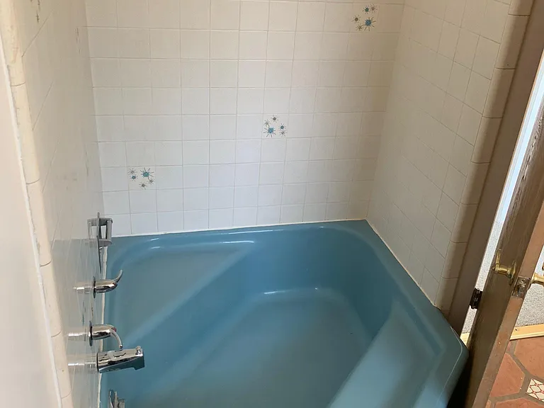 Upstairs bedroom shower & tub area