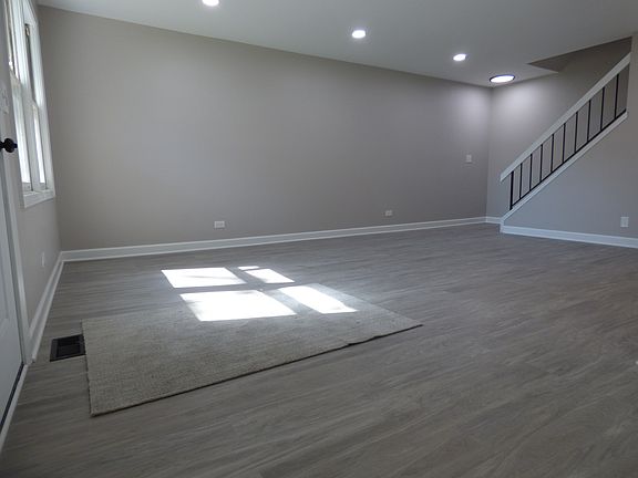 2nd image of 198 Greenway Dr Unit B