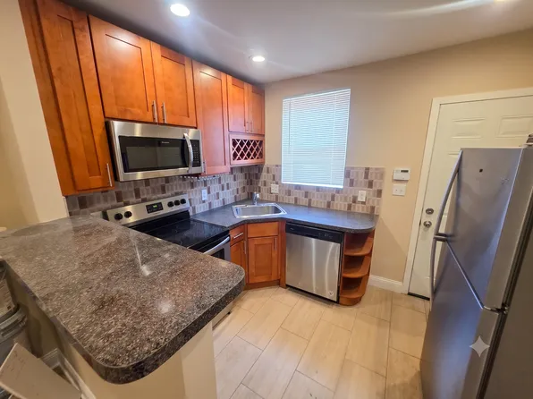 5951 Elsinore St, Philadelphia, PA 19120