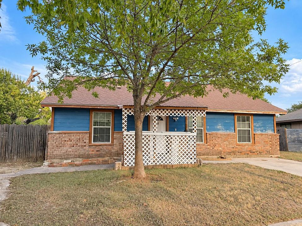 1st image of 900 Lee Ln