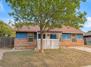 900 Lee Ln, Lockhart, TX 78644