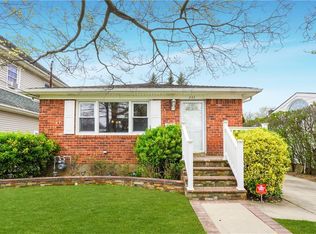 242 E Beverly Pkwy, Valley Stream, NY 11580