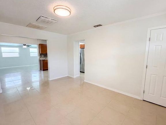 5th image of 15524 Bedford Cir E