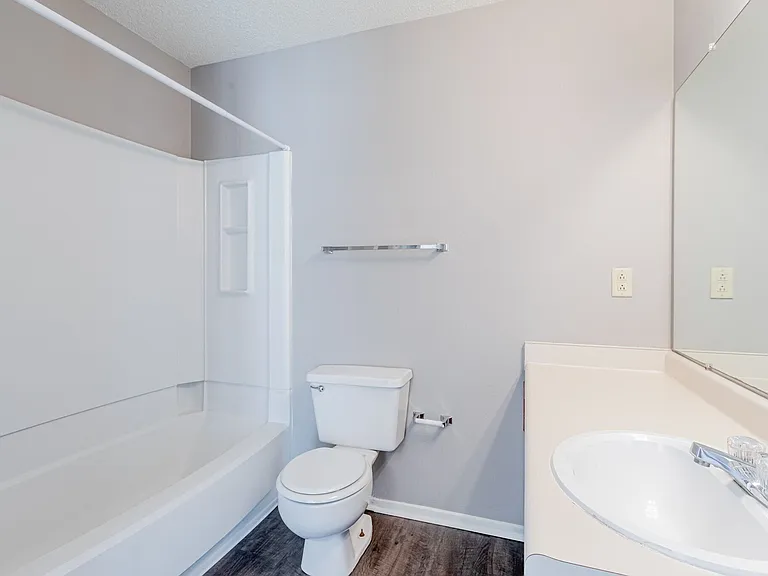 Foothills Apartments — Photo 6