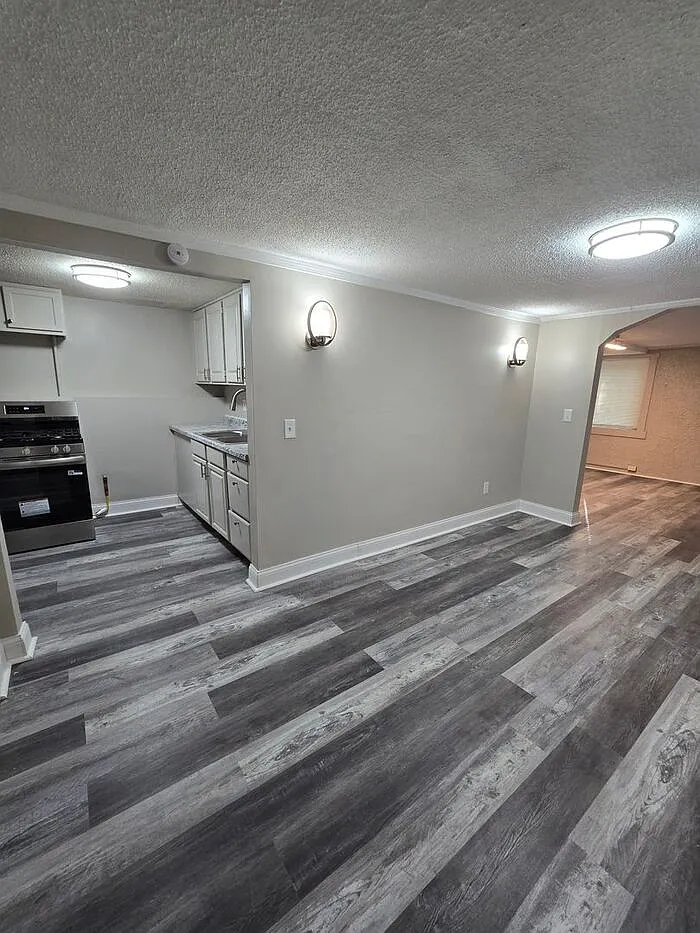 1 bed, 1.0 bath, 1000 sqft, $995 — Photo 3