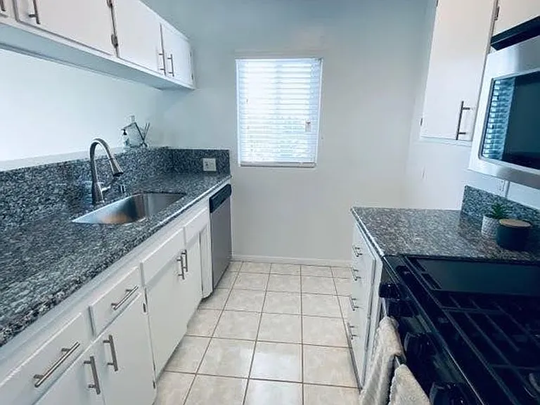 1957 Frank St / 2519 Virginia Ave — Photo 43