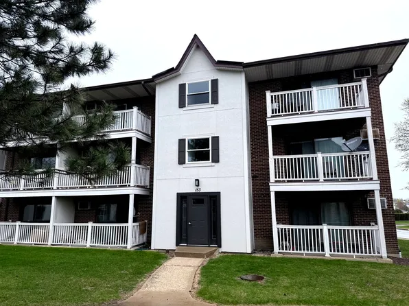 153 Gregory St APT 17, Aurora, IL 60504