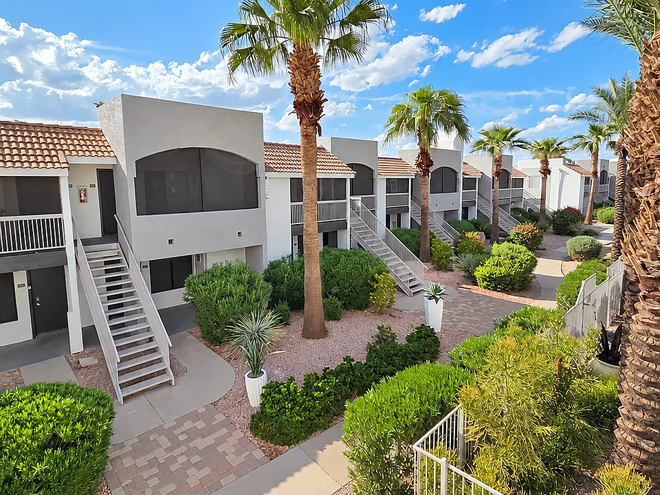 Level 550 features palm-lined pathways, vibrant landscaping, and charming apartment exteriors that create an inviting backdrop for coming and going each day.