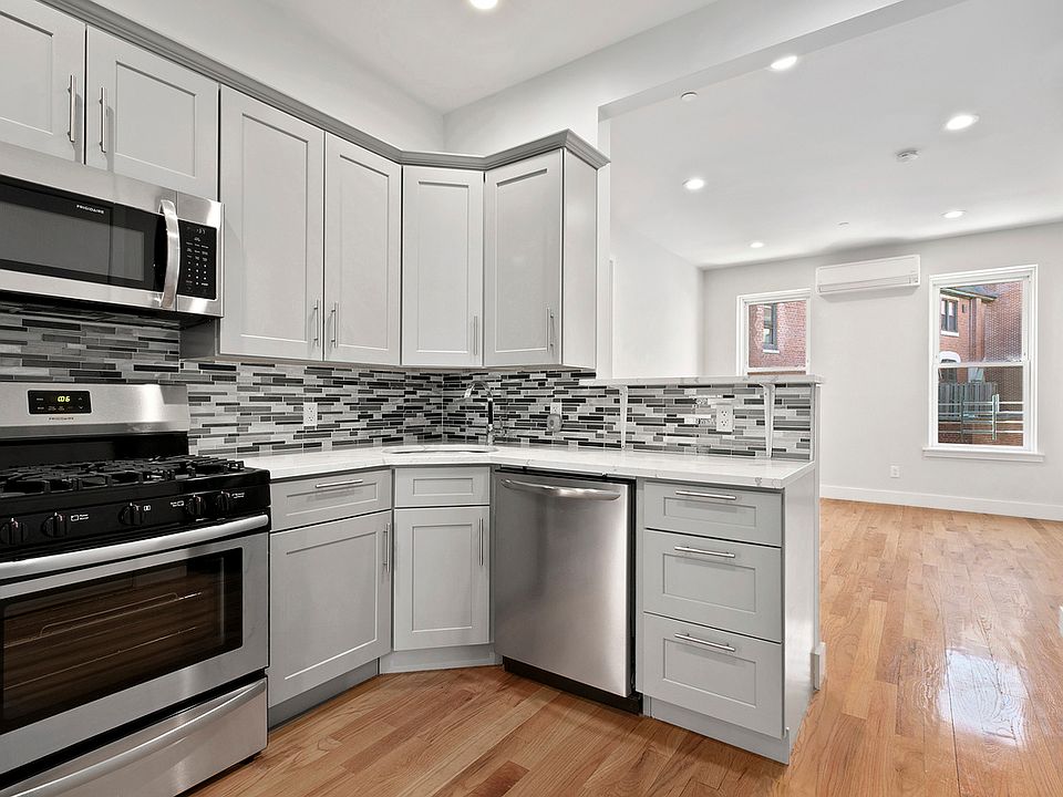 1st image of 304 Saint James Pl #2
