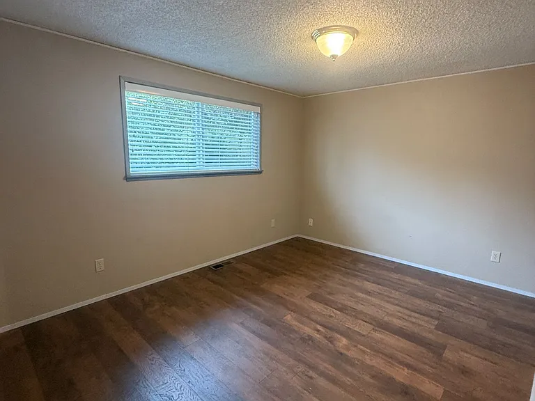 10144 Banner Rd SE — Photo 16