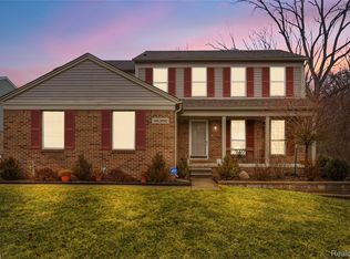 38360 Overbrook Ln, Westland, MI 48185
