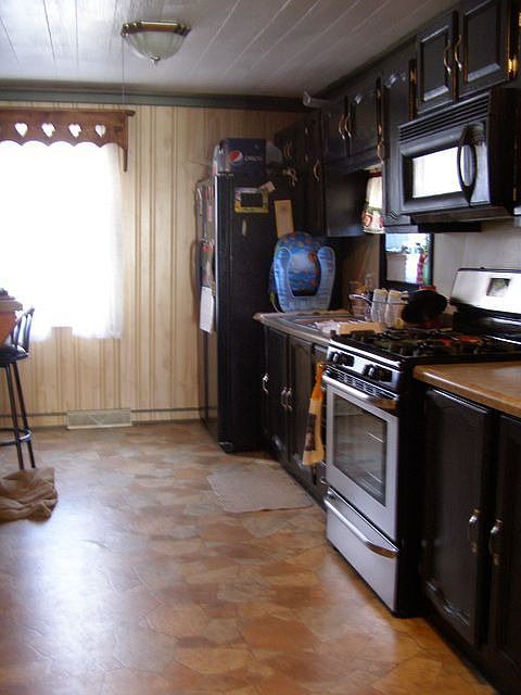 2nd image of 212 E 4th Ave