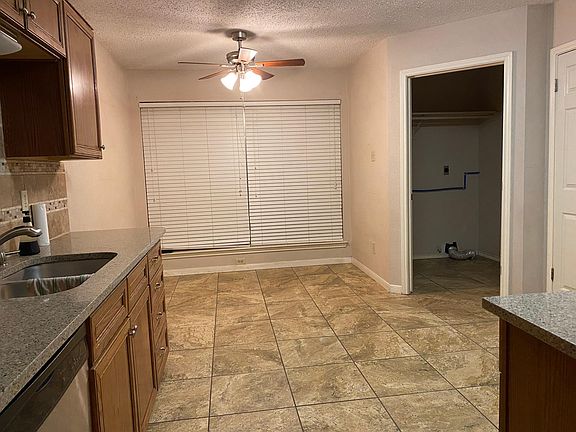 Eat-In Area in Kitchen. Indoor Laundry Room with door.