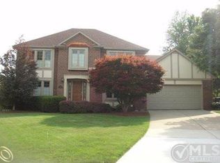 106 Stonetree Cir, Rochester Hills, MI 48309