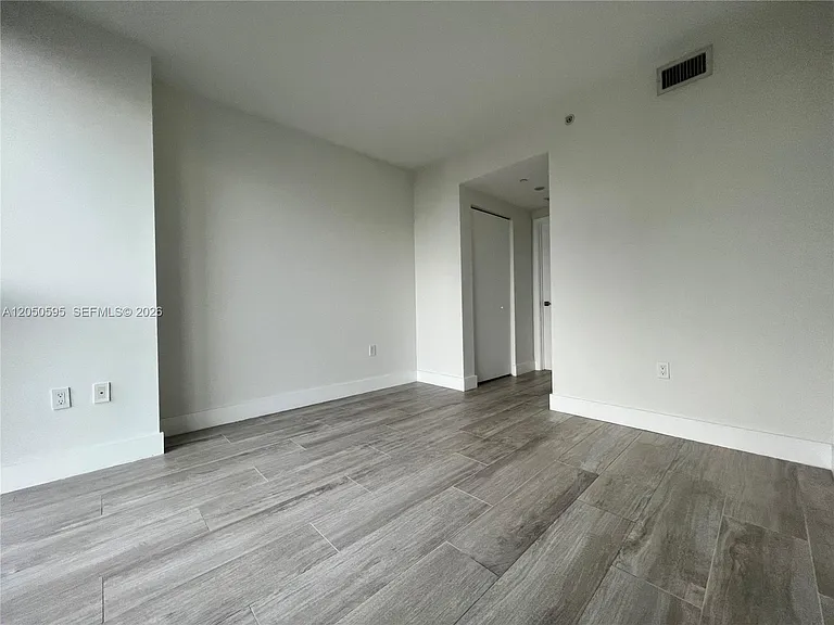 121 NE 34th St #L505 — Photo 9