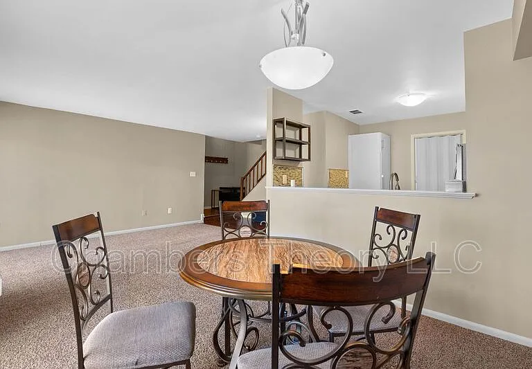 1043 Warwick Ct — Photo 7