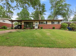 470 Saint Edward Ln, Florissant, MO 63033