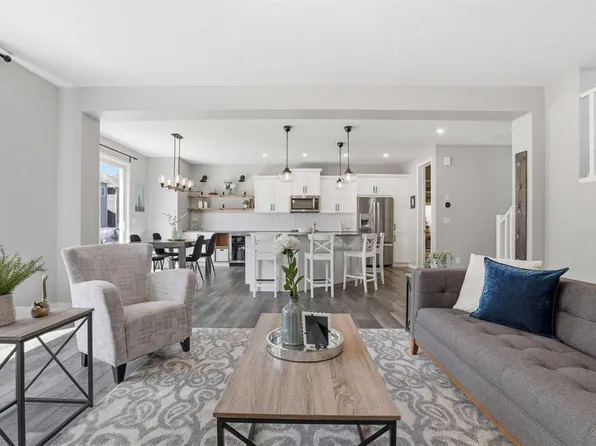 25 E Yorkville Grn SW, Calgary, AB T2X 4J8