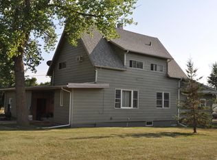 102 10th St E, Lemmon, SD 57638
