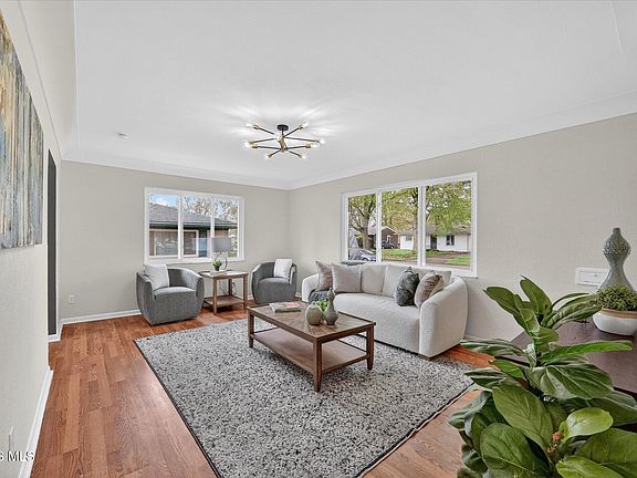 4th image of 826 Ranch Dr