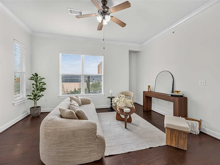 1010 Rosine St #35 — Photo 3
