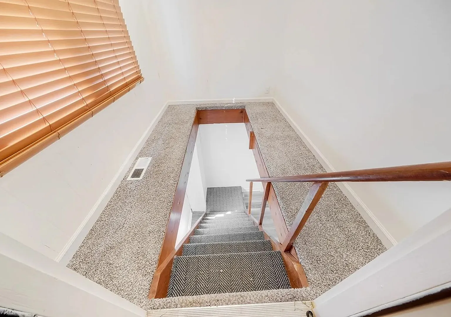 1506 Philo Road. Unit B — Photo 2