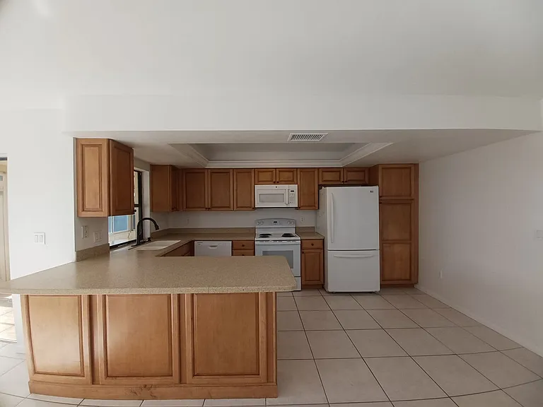 3305 SW 7th Pl — Photo 4