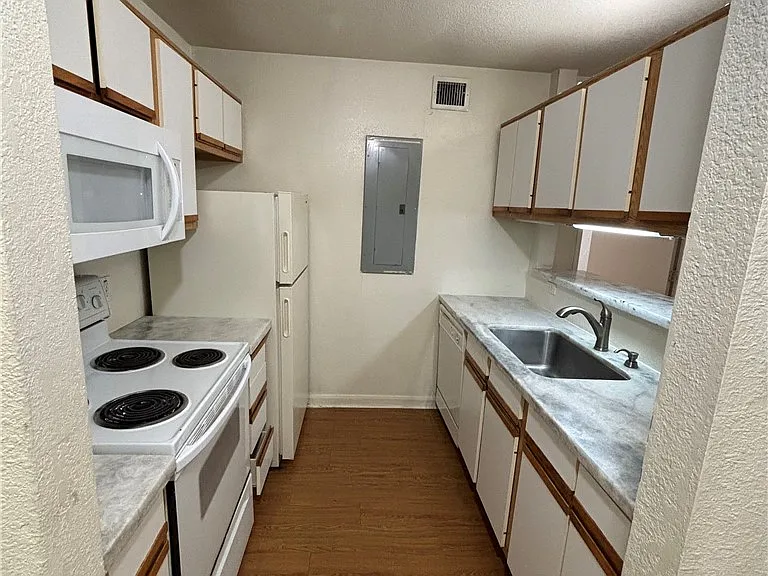 515 Parkway #103 — Photo 7