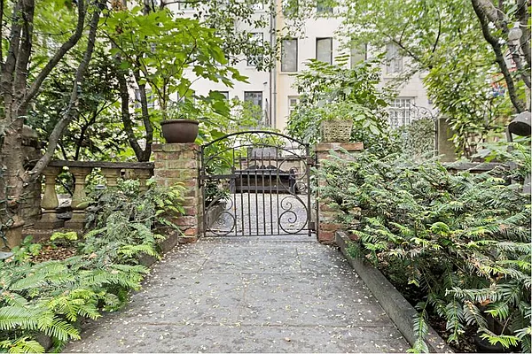 Rented by Douglas Elliman | media 16