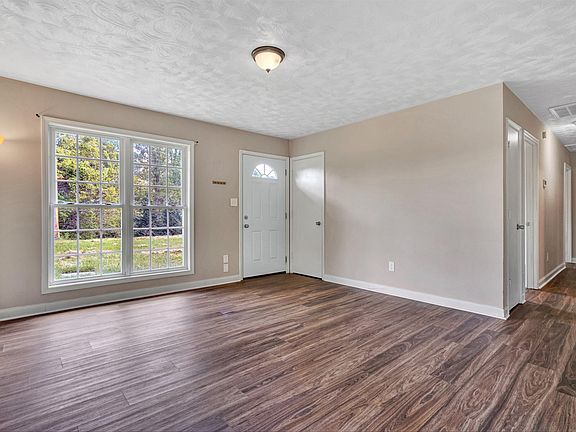 4th image of 3801 Whispering Ln