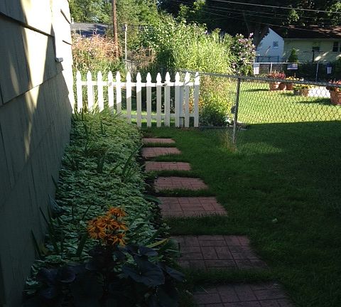 side walkway to yard