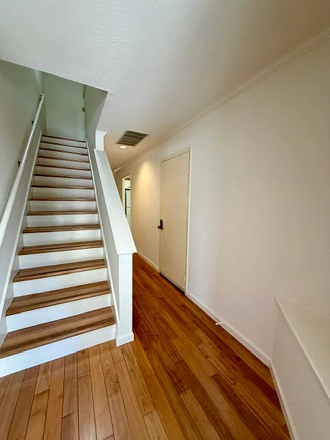 2 bed, 2.5 bath, 1196 sqft, $4,500 — Photo 2